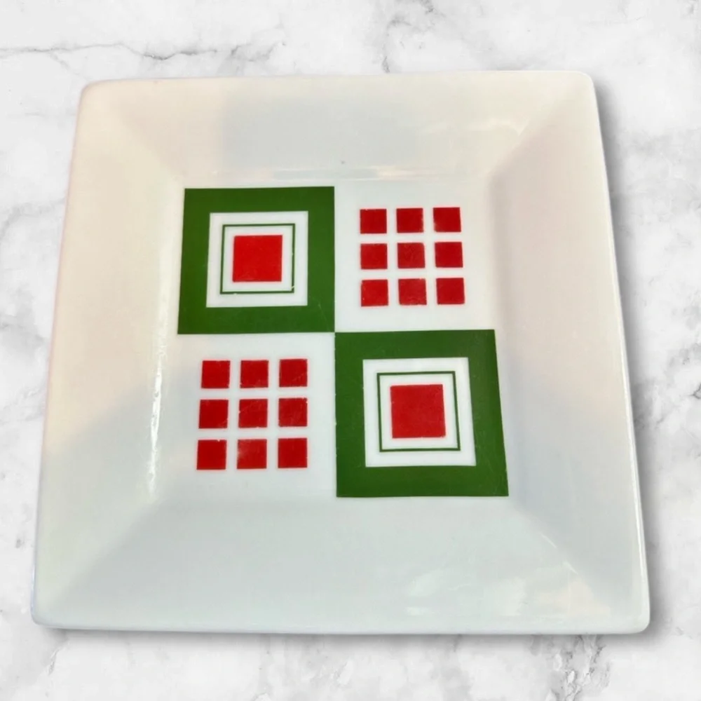 Crate&Barrel white appetizer,dessert plates set of 2 red green design 7.25 in